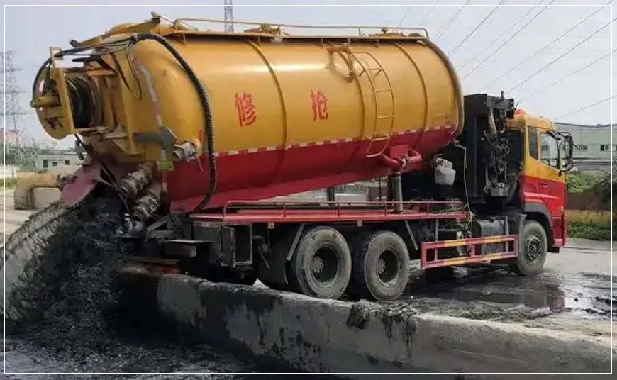 水磨沟沉淀池清理案例